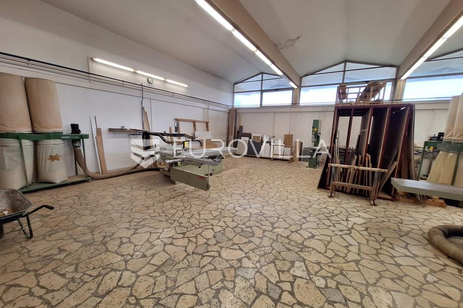 Poslovni prostor Na prodaju -  Karlovac