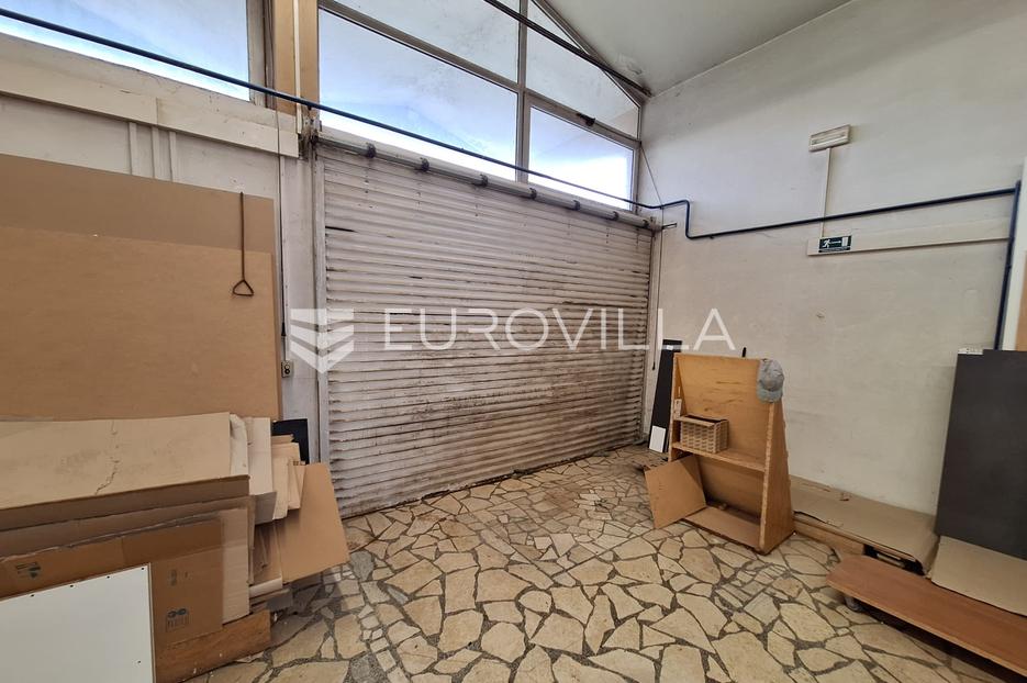 Poslovni prostor Na prodaju -  Karlovac