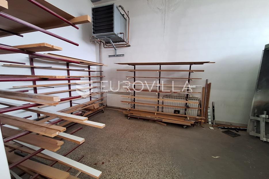 Poslovni prostor Na prodaju -  Karlovac