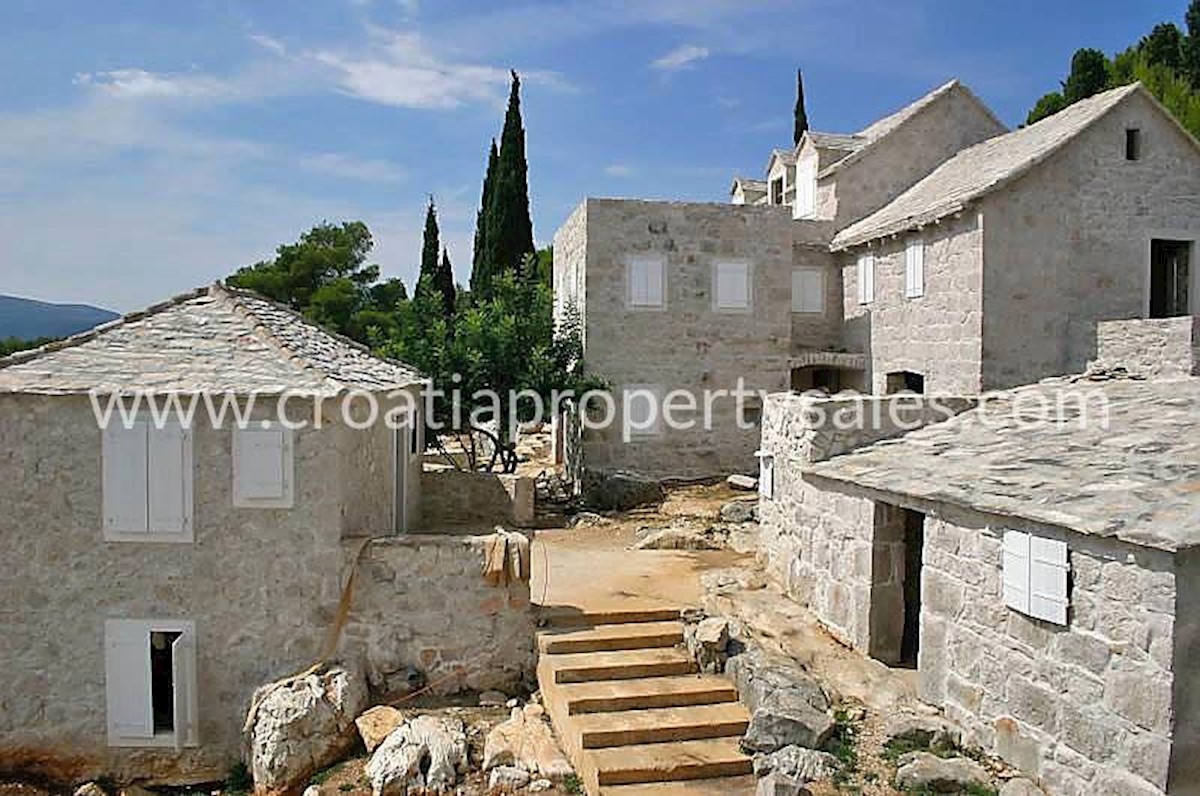 House For sale - SPLITSKO-DALMATINSKA  HVAR 