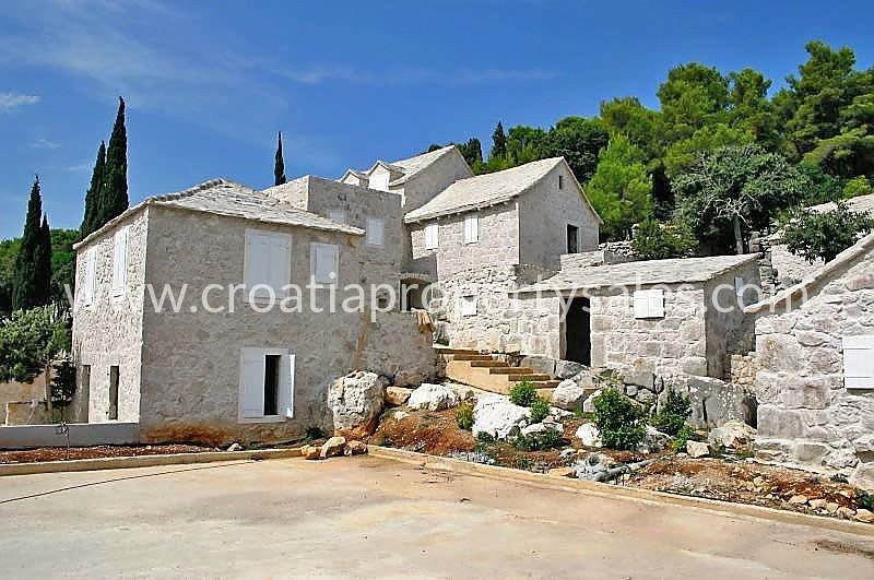 House For sale - SPLITSKO-DALMATINSKA  HVAR 