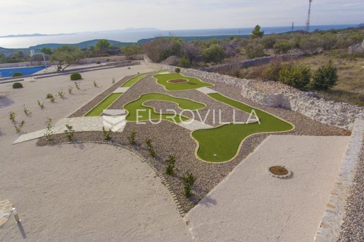 Dom na sprzedaż 230 m² – Milna