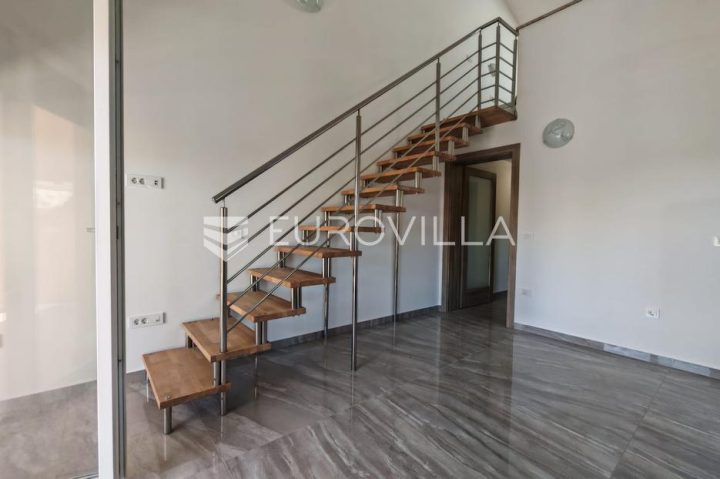 Apartma na predaj 77 m² – Banjol