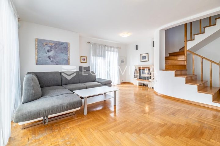 Casa in vendita 420 m² – Šestine