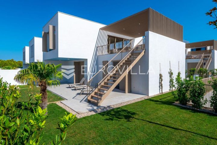 Kuća na prodaju 256 m² – Brodarica
