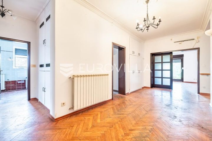 Dom na predaj 1050 m² – Remete