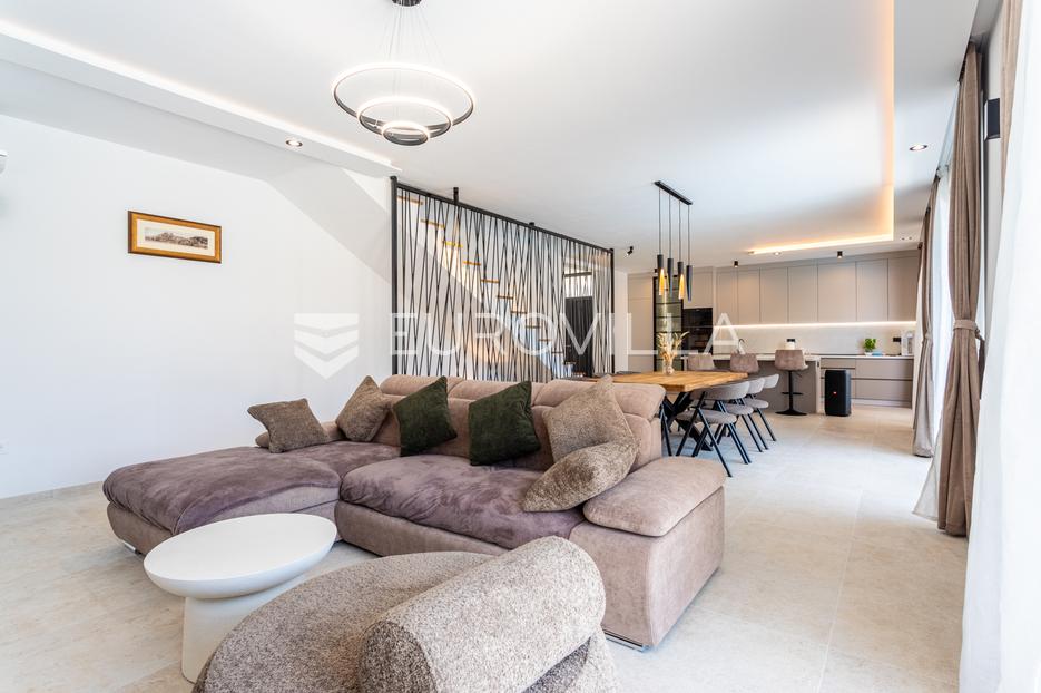 Casa In vendita -  Šibenik - Okolica