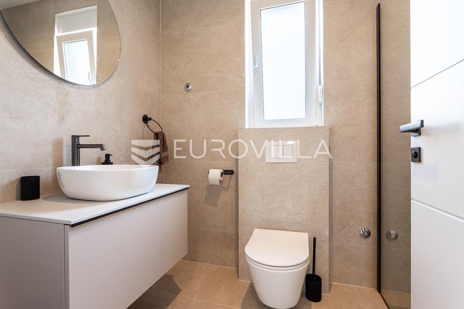 Casa In vendita -  Šibenik - Okolica
