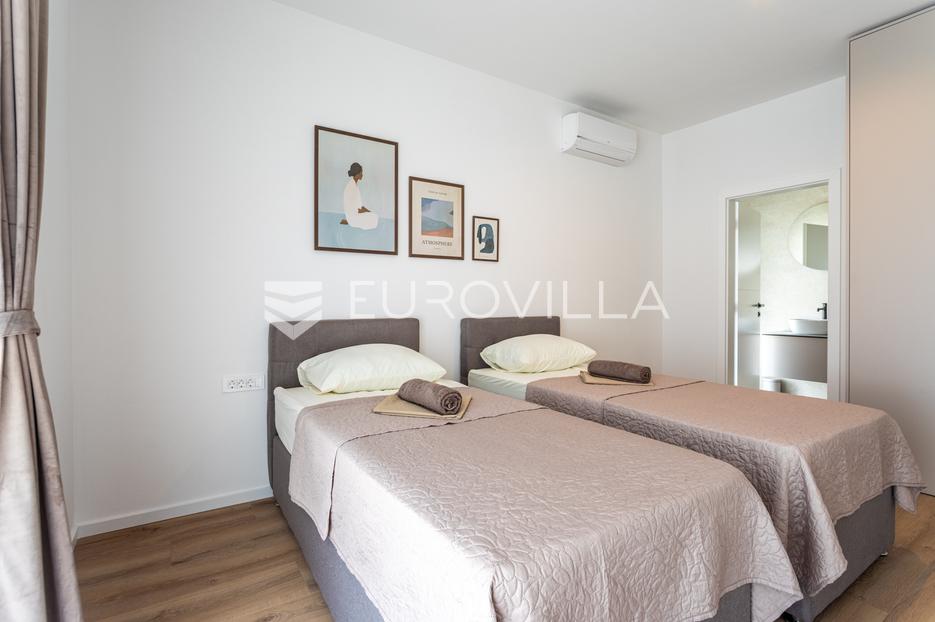 Casa In vendita -  Šibenik - Okolica