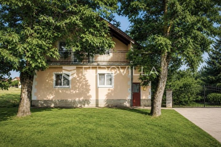Hiša na predaj 270 m² – Tovarnik
