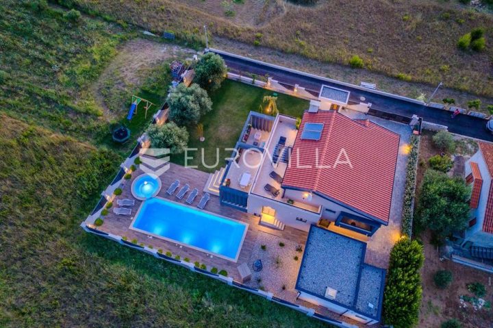 House for sale 350 m² – Privlaka