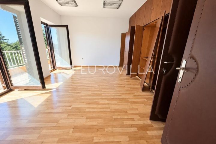 Locaux commerciaux à louer 150 m² – Krk