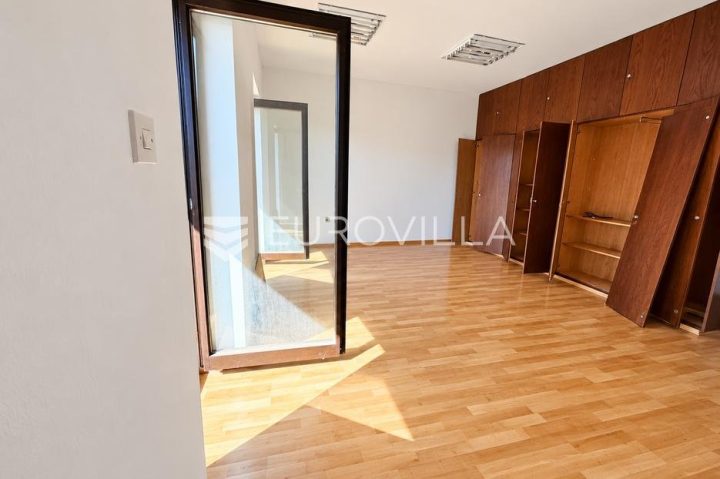 Locaux commerciaux À louer - Primorsko-goranska Krk - foto 2/17