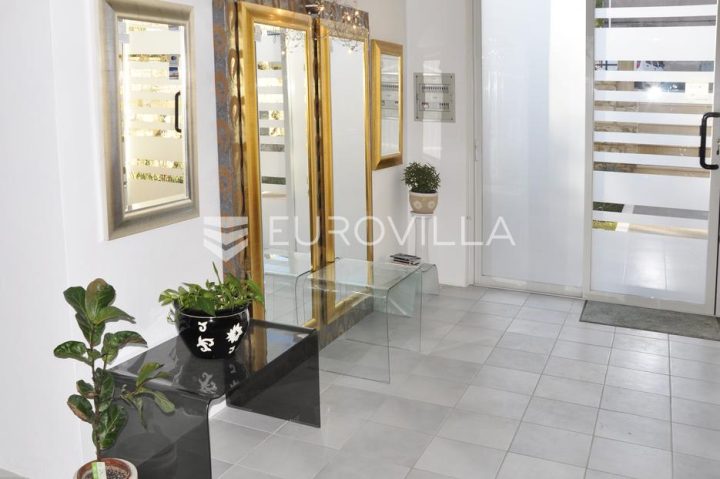Maison à vendre 750 m² – Buje