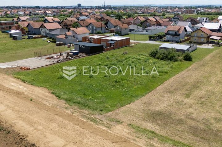 Terreno in vendita 685 m² – Kolonija