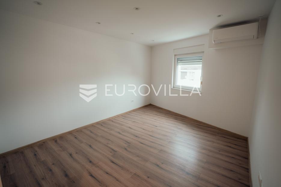 Komerčné Na predaj -  Vukovar