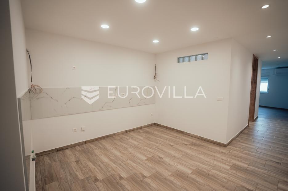 Komerčné Na predaj -  Vukovar