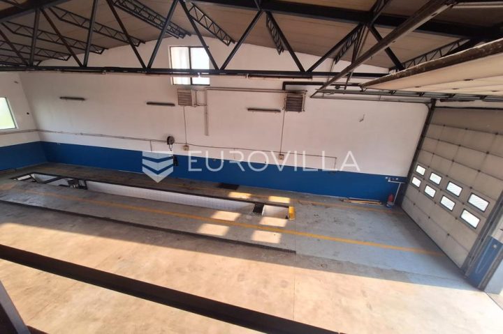 Business premises for sale 500 m² – Turanj