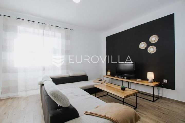Kuća na prodaju 128 m² – Drvenik Mali