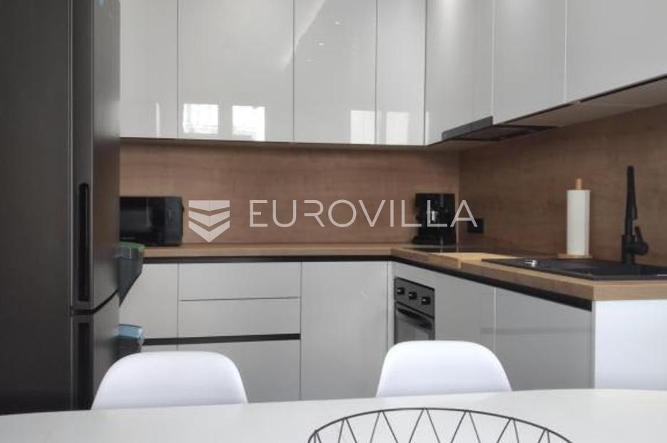 Apartma Na predaj -  Pula