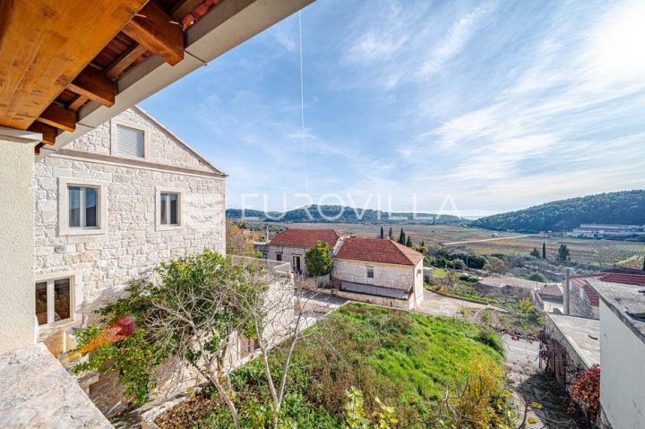 Haus zu verkaufen 600 m² – Čara