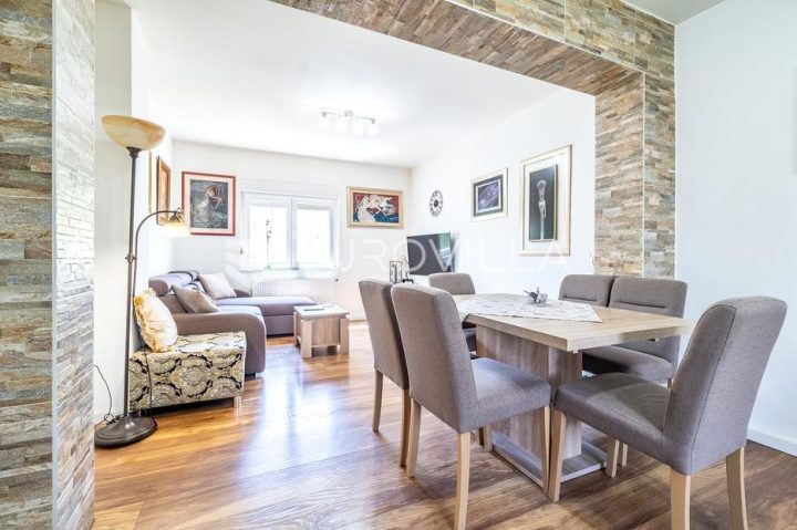 Kuća na prodaju 400 m² – Lašćina
