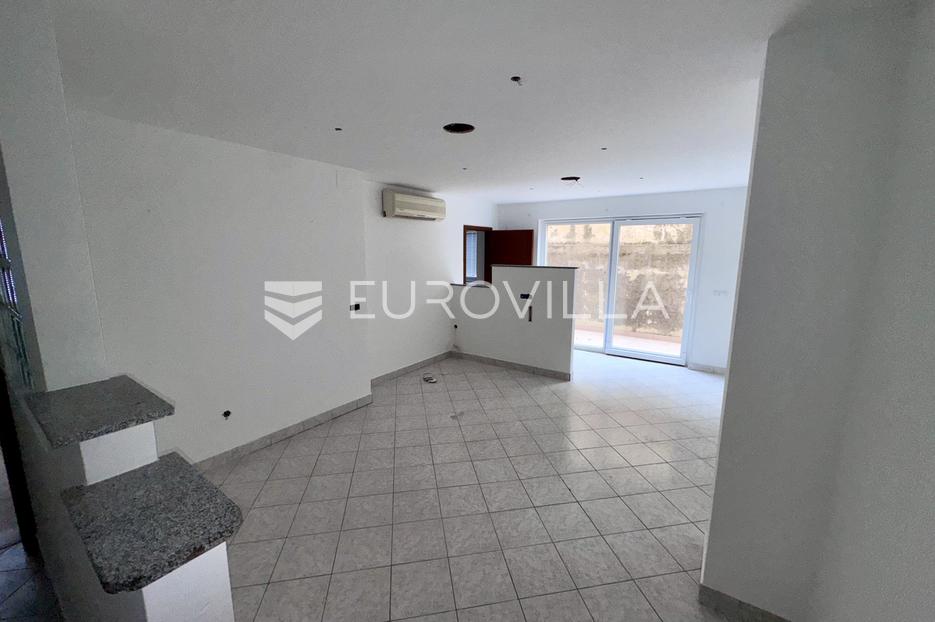 Appartamento In vendita Njivice