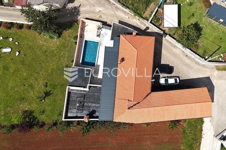 Kuća na prodaju 600 m² – Tinjan