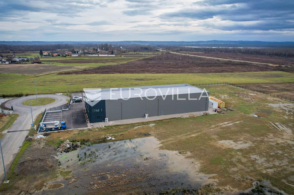 Poslovni prostor Na prodaju -  Pisarovina