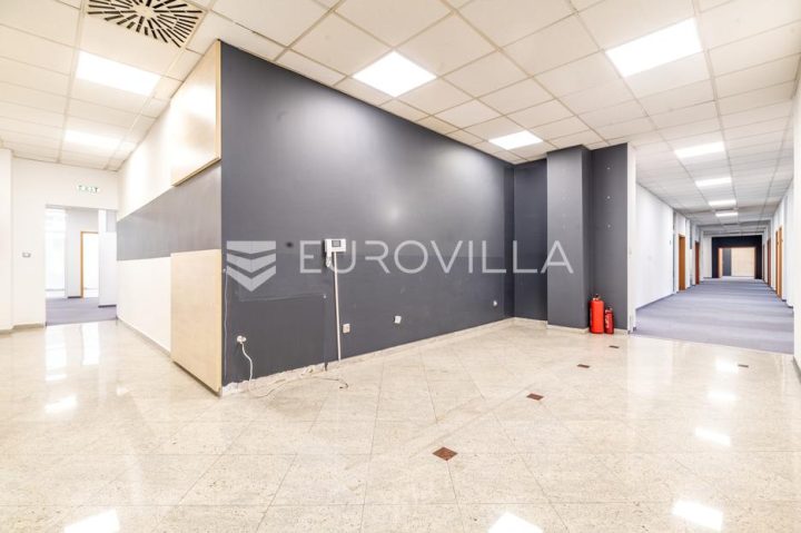 Poslovni prostor na prodaju 1100 m² – Žitnjak