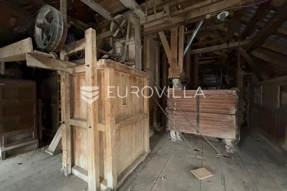Lokal użytkowy Na sprzedaż -  Vrpolje
