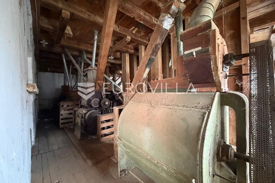 Lokal użytkowy Na sprzedaż -  Vrpolje