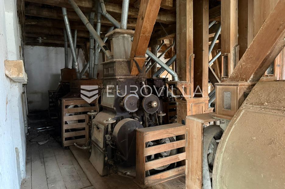 Lokal użytkowy Na sprzedaż -  Vrpolje