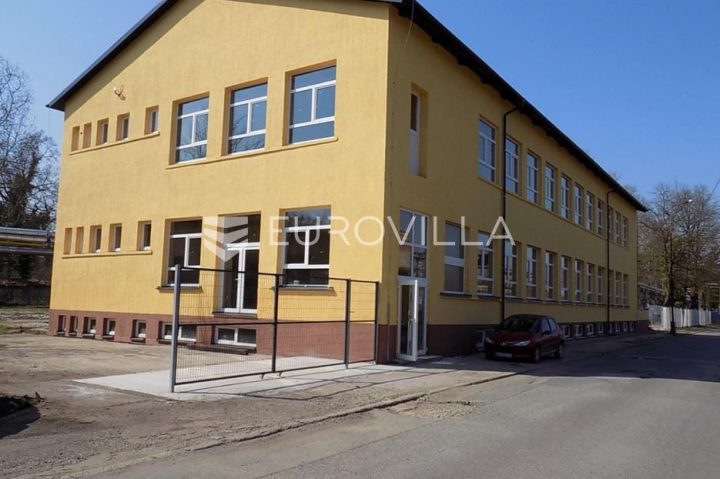 Commerciale in vendita 2500 m² – Caprag/Željezara