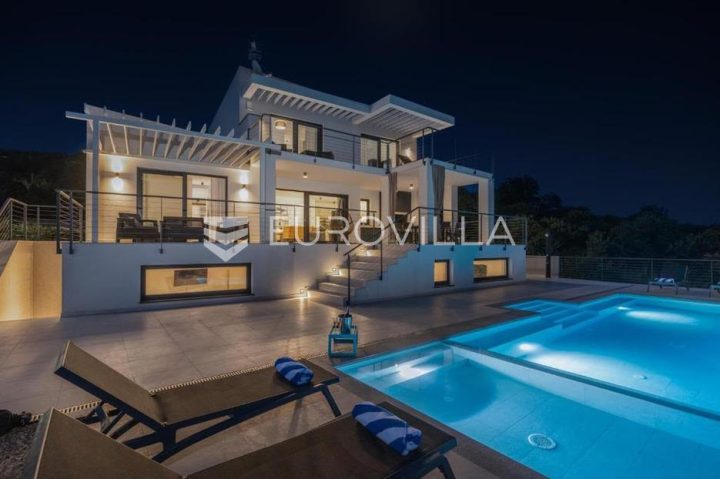 Dům na prodej 2702 m² – Šmrika
