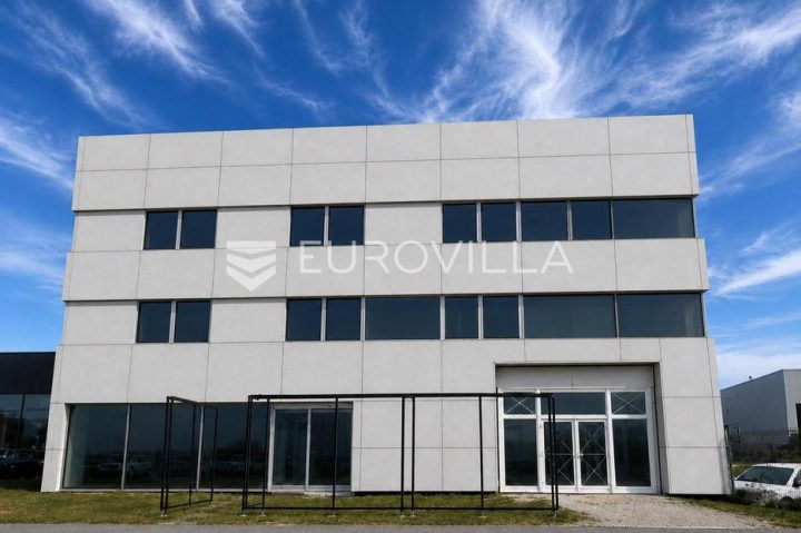 Business premises for sale 601 m² – Industrijska Zona (Čepinska)