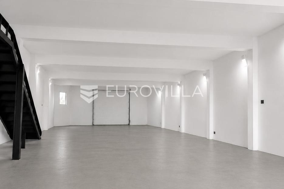 Commerciale In vendita -  Osijek