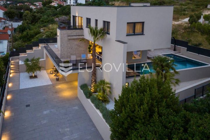 Hiša na predaj 256 m² – Seget Vranjica