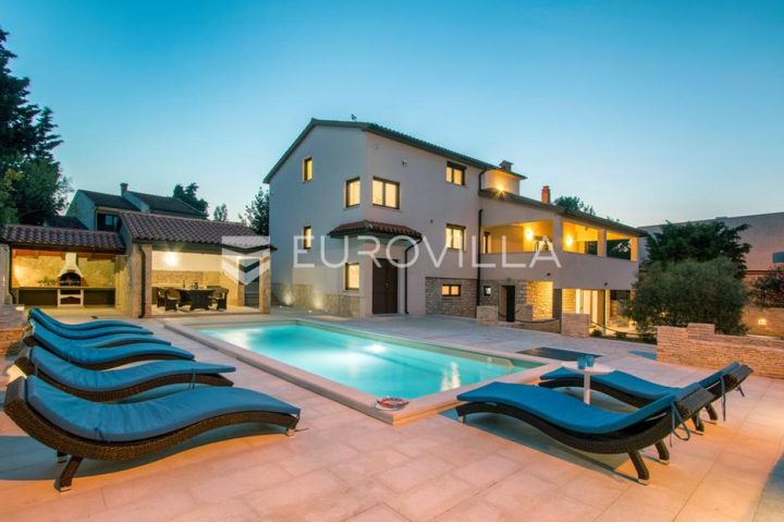 Haus zu verkaufen 329 m² – Premantura