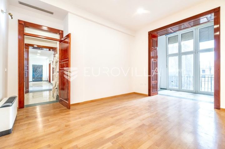 Komerční k pronájmu 240 m² – Donji Grad