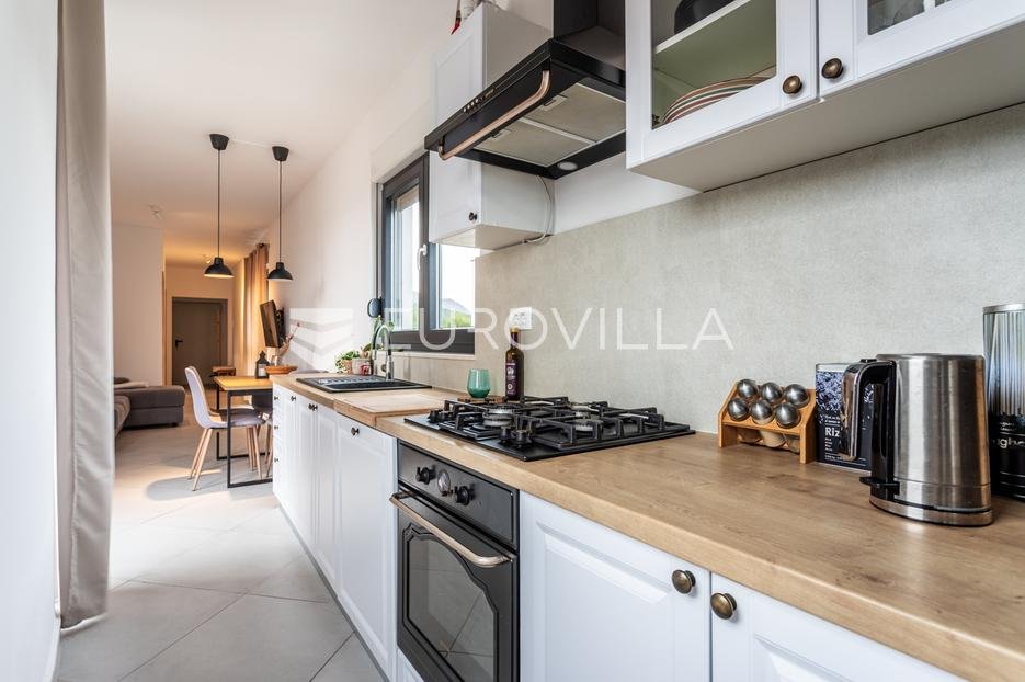 Flat For rent - Splitsko-dalmatinska Podstrana - foto 1/13