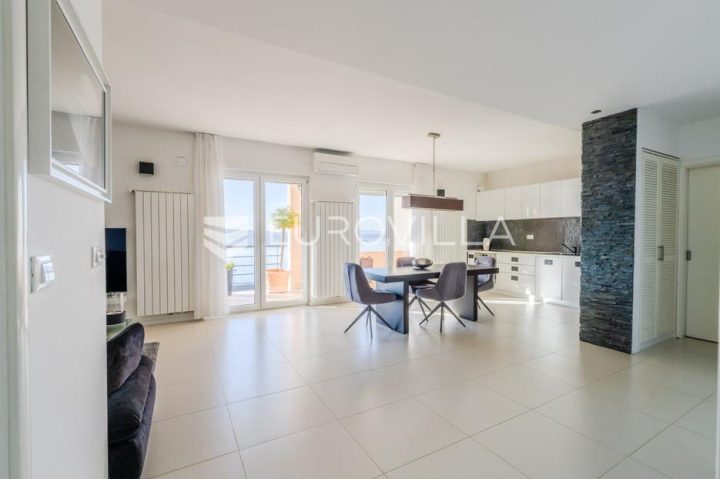 Kuća na prodaju 280 m² – Crikvenica