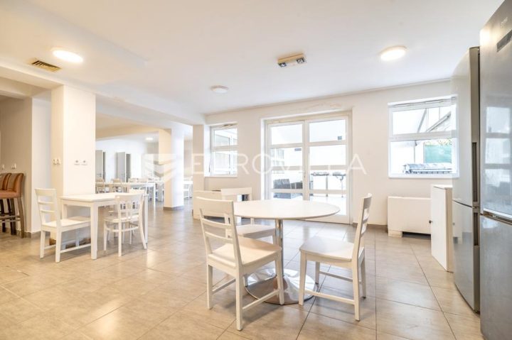Casa in vendita 530 m² – Trešnjevka