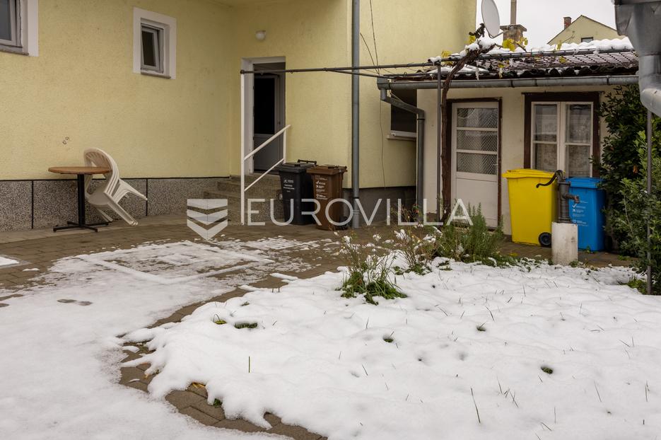 Maison À vendre -  Slavonski Brod