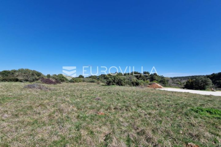 Zemljište na prodaju 1500 m² – Pomer