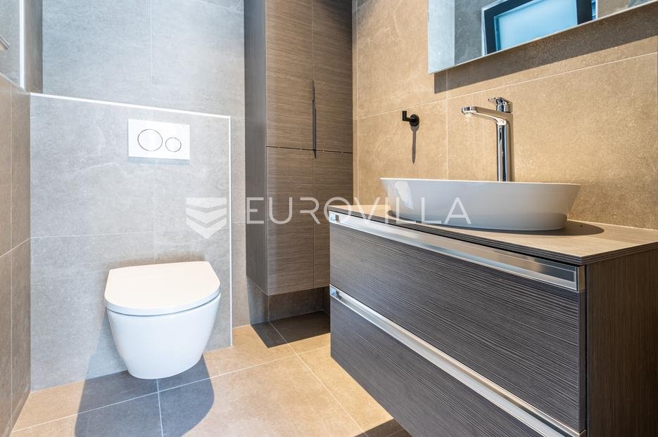House For sale - Šibensko-kninska Tisno