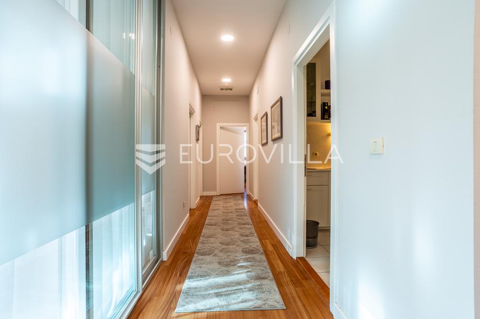 Business premises For sale -  Split