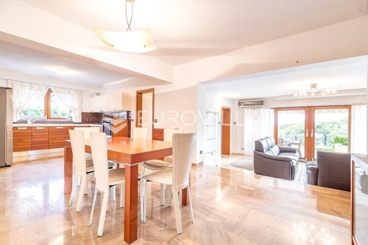 Dom na sprzedaż 450 m² – Susedgrad