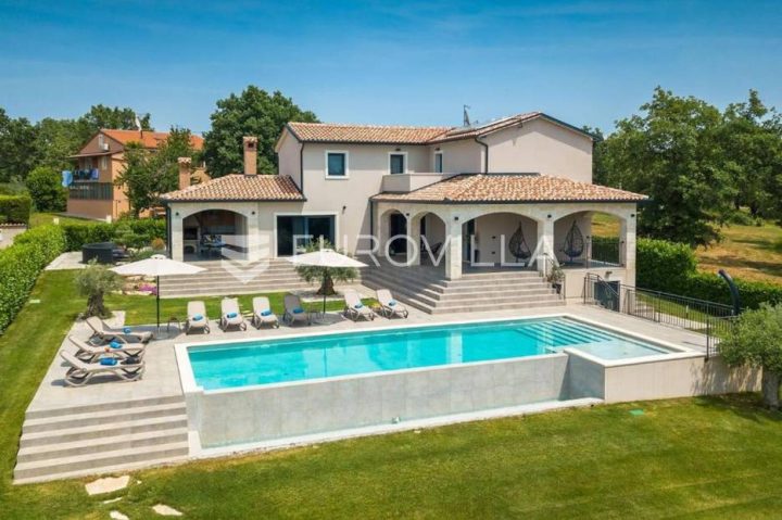 House for sale 280 m² – Vižinada