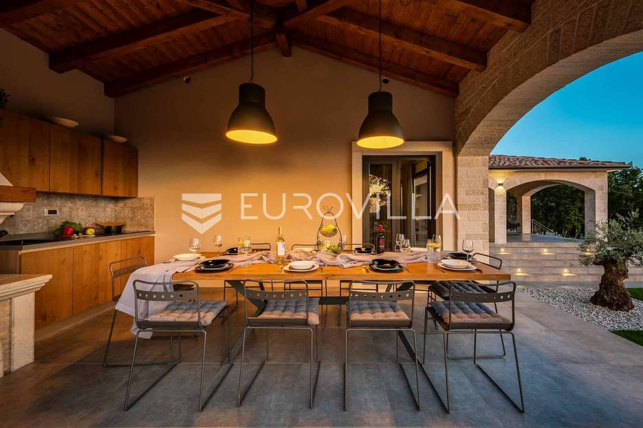 Casa In vendita -  Vižinada